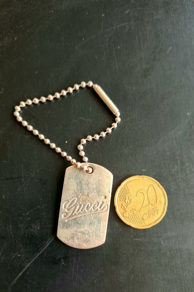 - Medalla plata Gucci