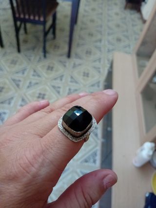 Anello argento con pietra nera