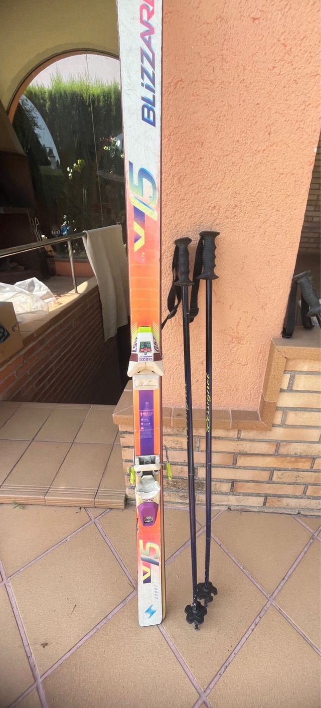 Esquís Blizzard V5 + Bastones