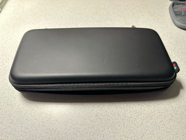 Nintendo Switch + Joy-Con gialli e blu