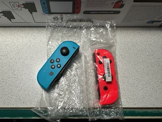 Nintendo Switch + Joy-Con gialli e blu
