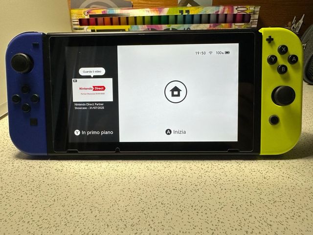 Nintendo Switch + Joy-Con gialli e blu