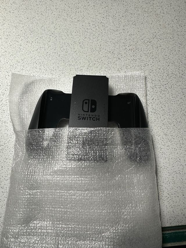 Nintendo Switch + Joy-Con gialli e blu