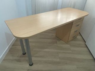 Escritorio madera beige
