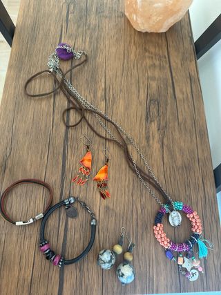 Joyas boho: 2 pares pendientes, 2 pulsera y collar