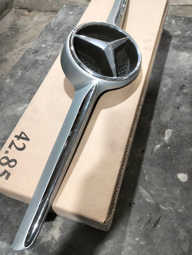 Rejilla delantera de paragolpes Mercedes CLA