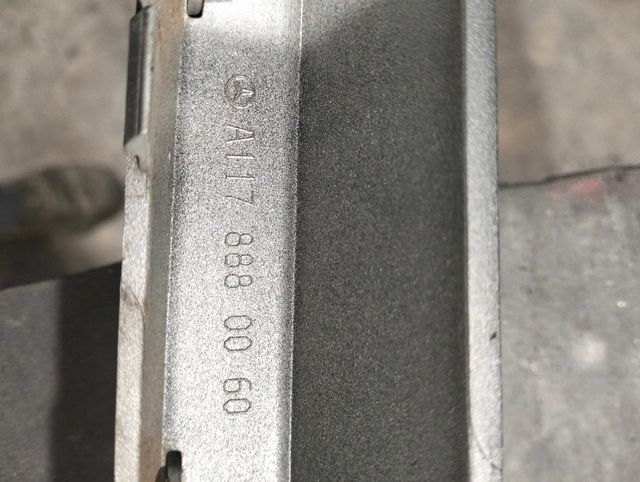 Rejilla delantera de paragolpes Mercedes CLA