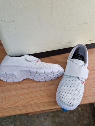Zapatos Dian  sanitarios blancos