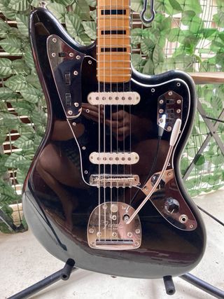 Guitarra Fender Jaguar (Negro)