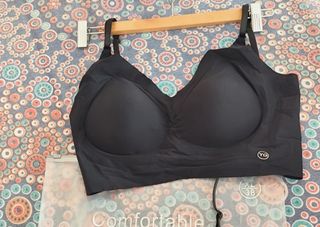 Sujetador sin costuras varias posiciones en negro.