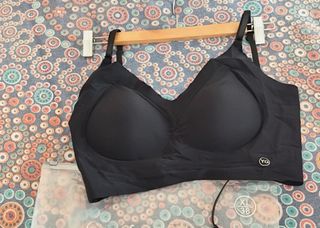 Sujetador sin costuras varias posiciones en negro.