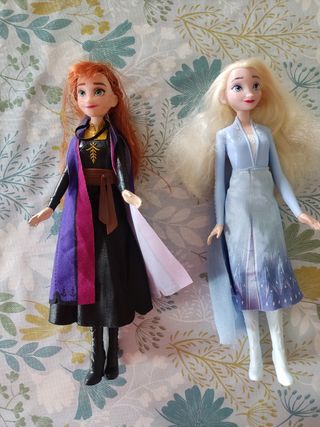 Muñecas Frozen: Ana y Elsa, tipo Barbie.