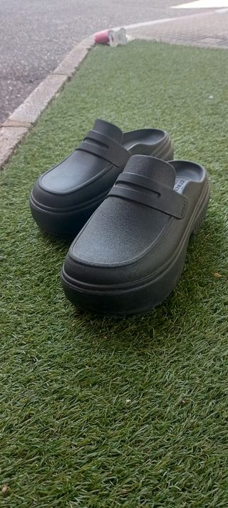 Zuecos Crocs negros
