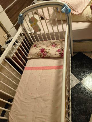 Cuna bebé blanca clásica