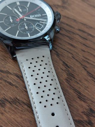 Reloj Hugo Boss negro y beige