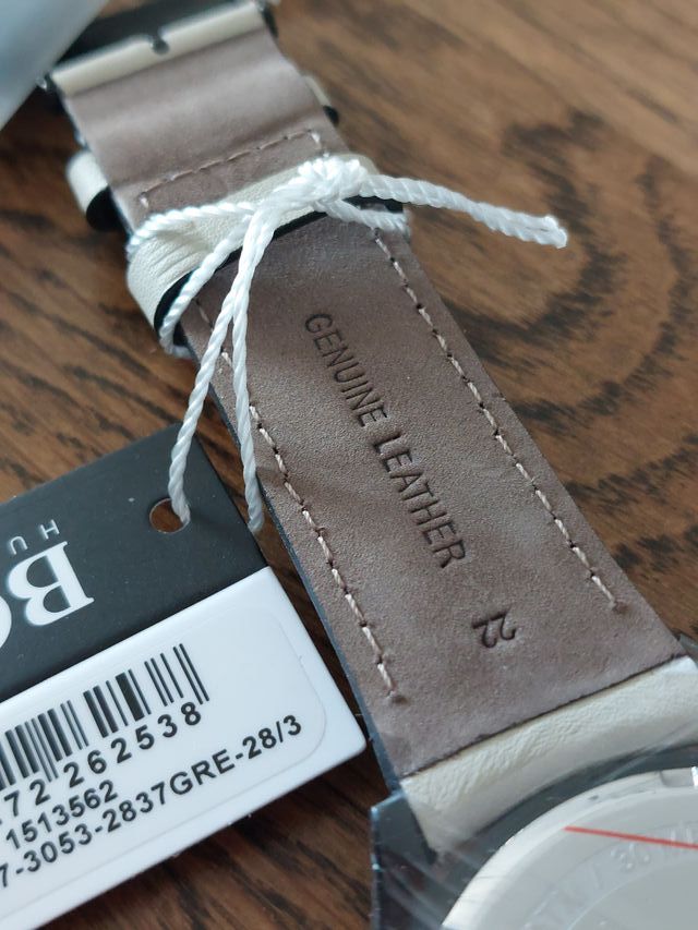 Reloj Hugo Boss negro y beige