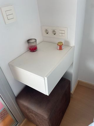 2 Mesitas de noche blanca - mueble colgado