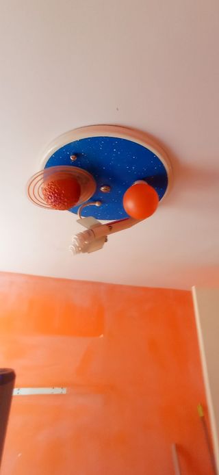 Lámpara infantil espacial