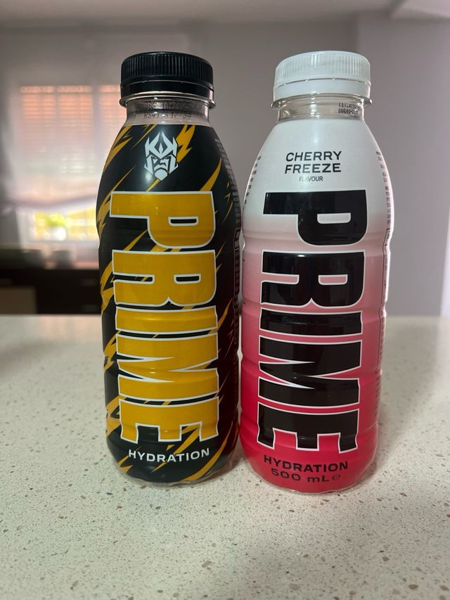 8 botellas Prime vacías para colección.