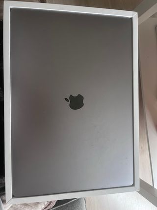 MacBook Pro 16" 2019 (con caja original)