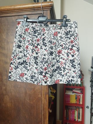Minifalda floral - verano/invierno