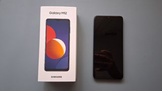 Samsung Galaxy M12 con caja original