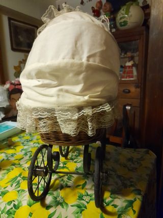 Carrozzina per bambola vintage
