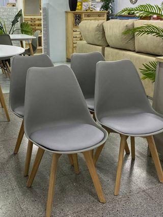 4 Sillas Grises - Alcolchadas - Madera