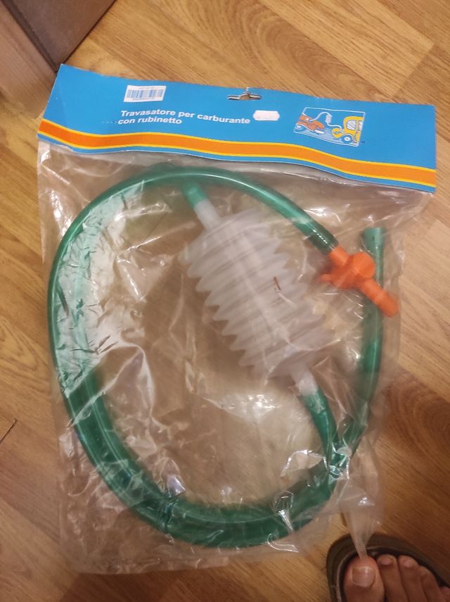 Travasatore carburante con rubinetto