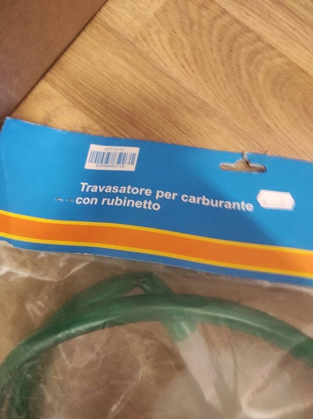 Travasatore carburante con rubinetto