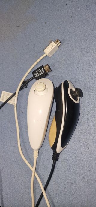 Wii Nunchuk - Mando Blanco y Negro