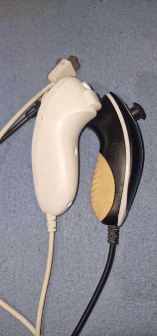 Wii Nunchuk - Mando Blanco y Negro