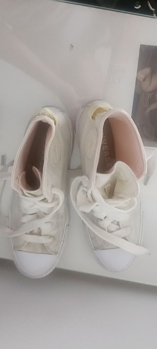 Converse blancas altas
