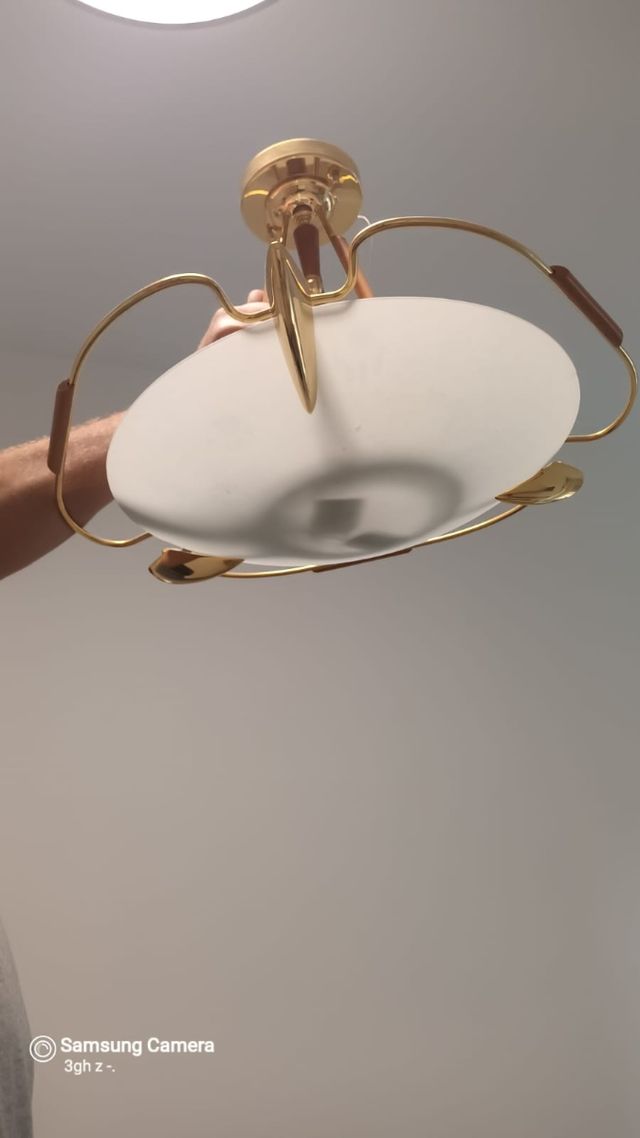 Lámpara vintage dorada y blanca