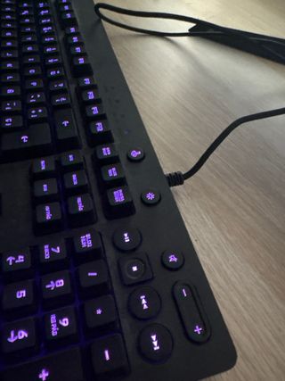Teclado Logitech G212