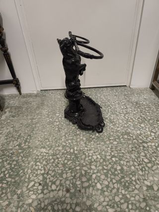 Paragüero antiguo perro