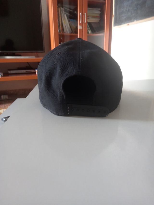 Gorra Jordan negra y roja