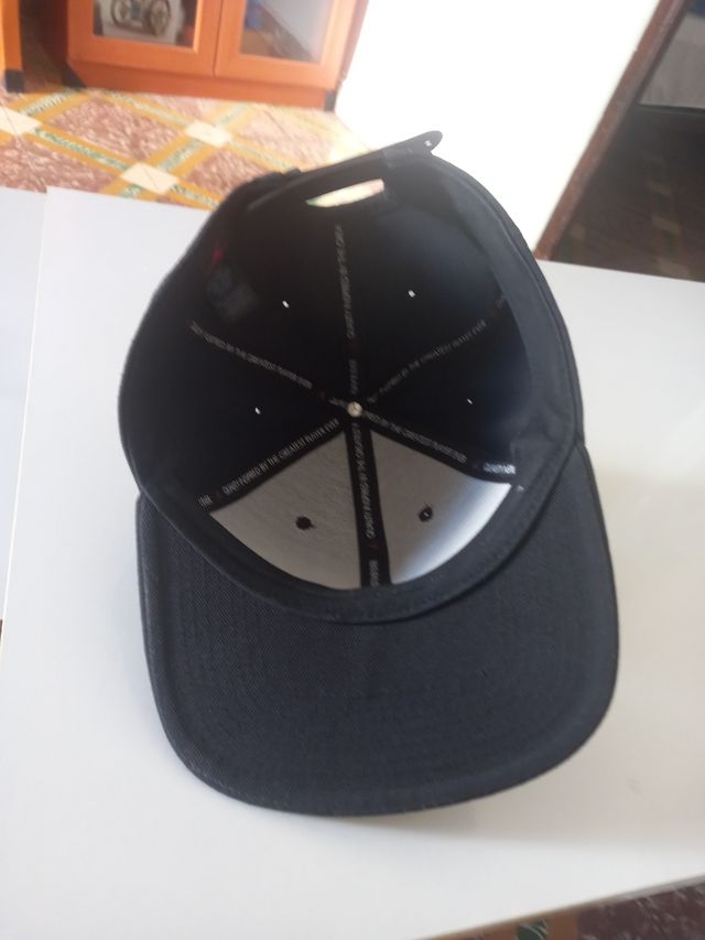 Gorra Jordan negra y roja