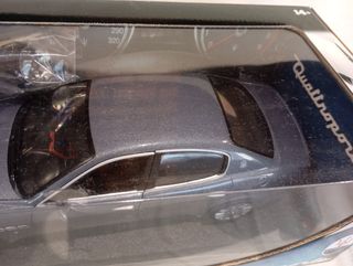 Maserati Quattroporte 1:18 Hot Wheels