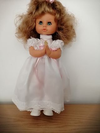 Muñeca comunión: preciosa y antigua. Habladora.