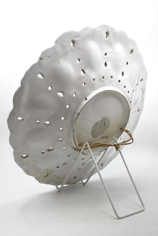 Gran plato antiguo, cerámica de Portugal. 38 cm.