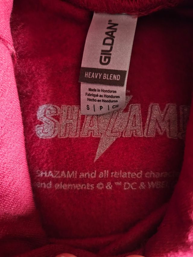 Sudadera roja con estampado