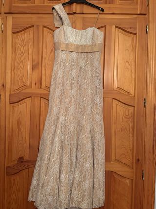 Vestido encaje beige fiesta