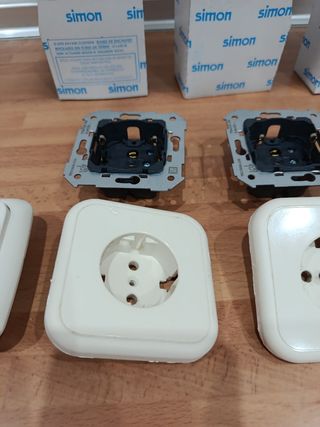 Enchufes e interruptor Simon