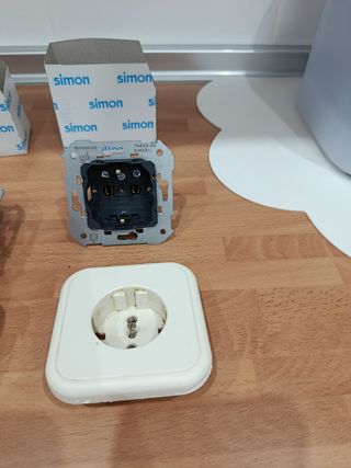 Enchufes e interruptor Simon