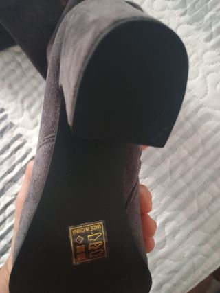 Botas altas mosqueteras grises nuevas