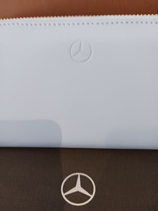 Cartera Mercedes-Benz azul