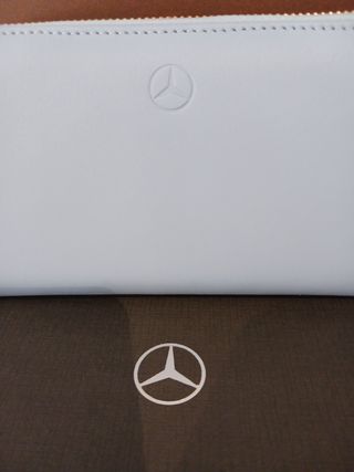 Cartera Mercedes-Benz azul
