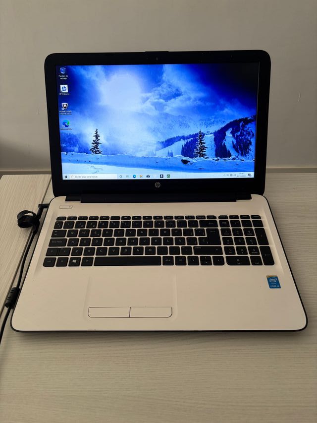 Portátil HP blanco y negro