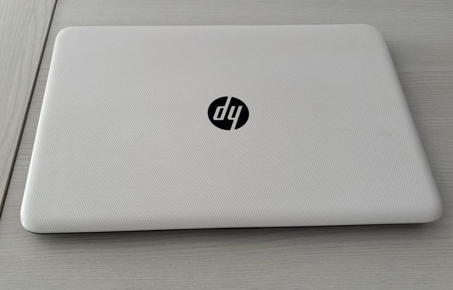 Portátil HP blanco y negro